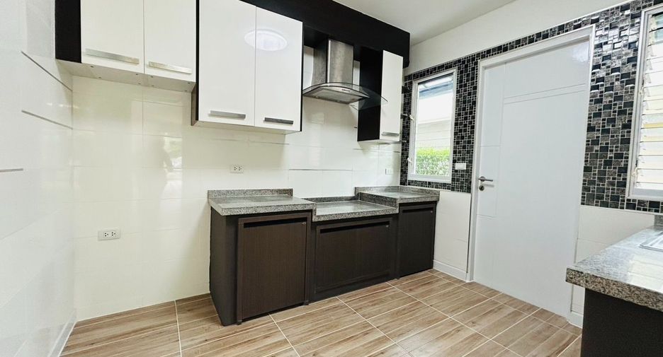 Casa en venta de 4 habitaciones en Mueang Pathum Thani, Pathum Thani