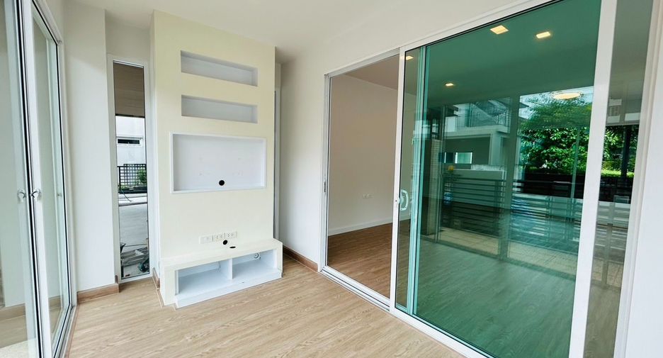 Casa en venta de 4 habitaciones en Mueang Pathum Thani, Pathum Thani