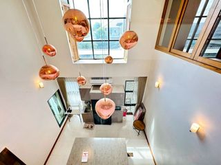 Casa en venta de 9 habitaciones en Phra Khanong, Bangkok
