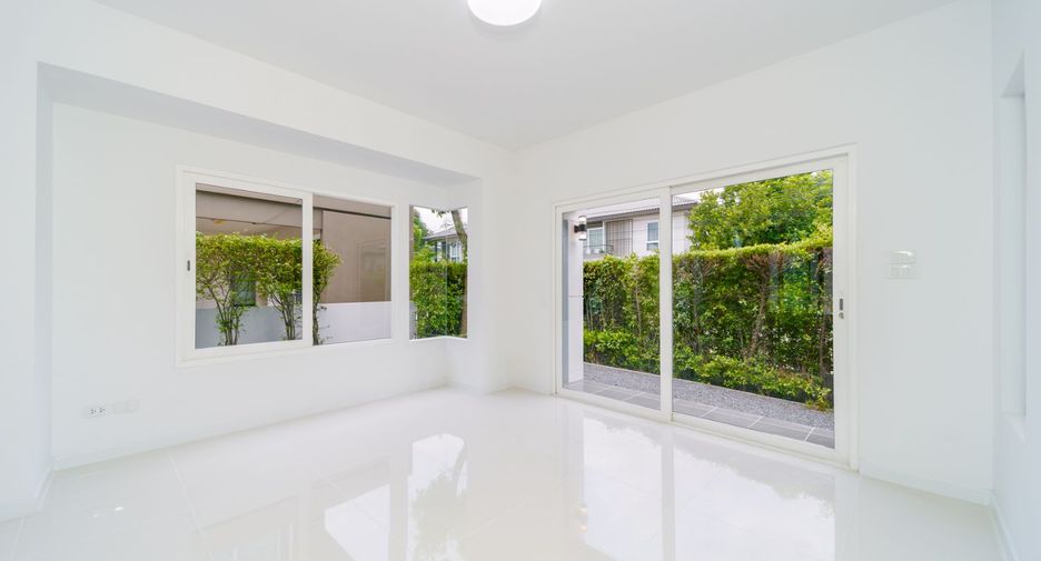 For sale 3 ベッドルーム house in Bang Sao Thong, Samut Prakan