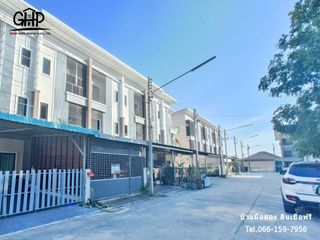 For sale 3 bed townhouse in Mueang Suphanburi, Suphan Buri