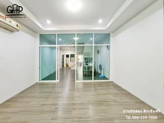For sale 3 bed townhouse in Mueang Suphanburi, Suphan Buri
