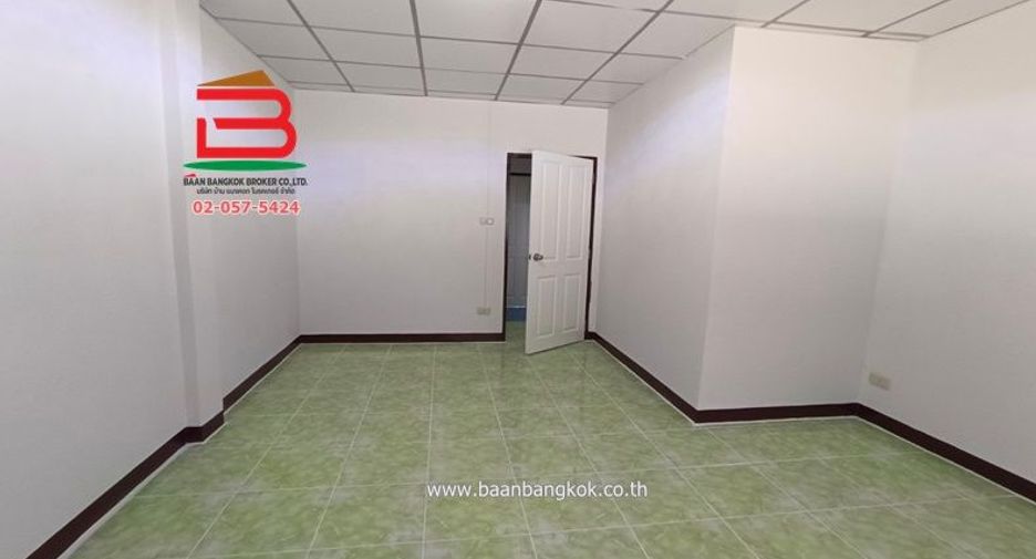 For sale 2 bedrooms townhouse in Thanyaburi, Pathum Thani