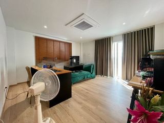 For sale 4 Beds house in Phra Khanong, Bangkok