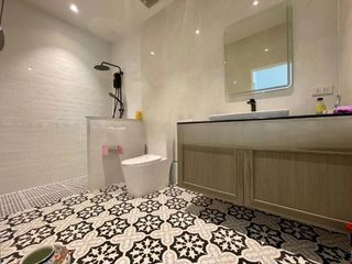 For sale 4 Beds house in Phra Khanong, Bangkok