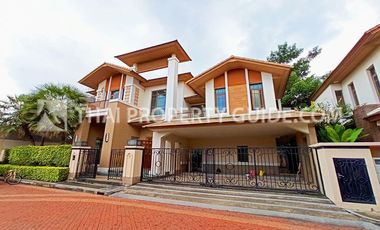 For rent 4 bedrooms house in Watthana, Bangkok