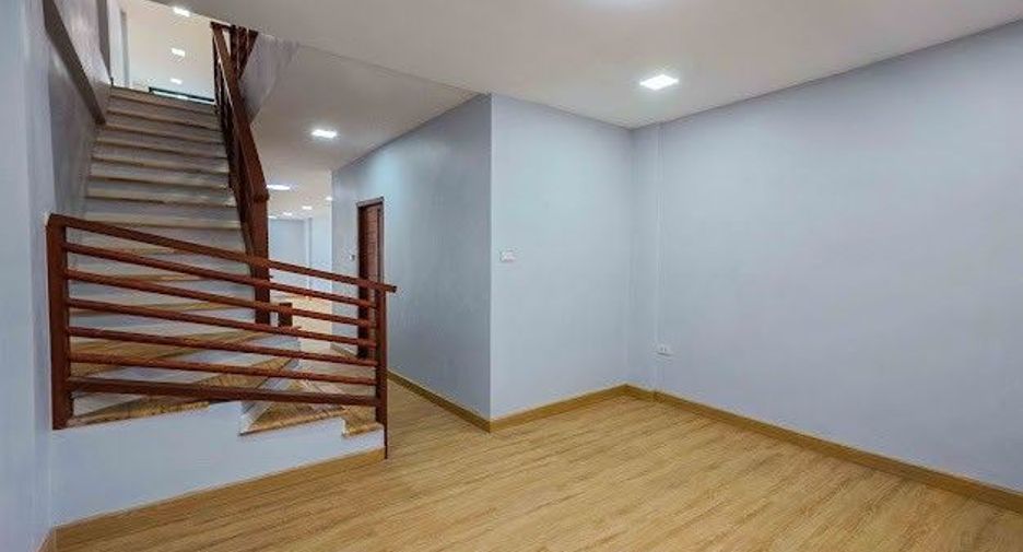 For sale retail Space in Bang Phlat, Bangkok