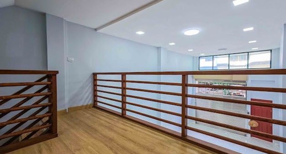 For sale retail Space in Bang Phlat, Bangkok