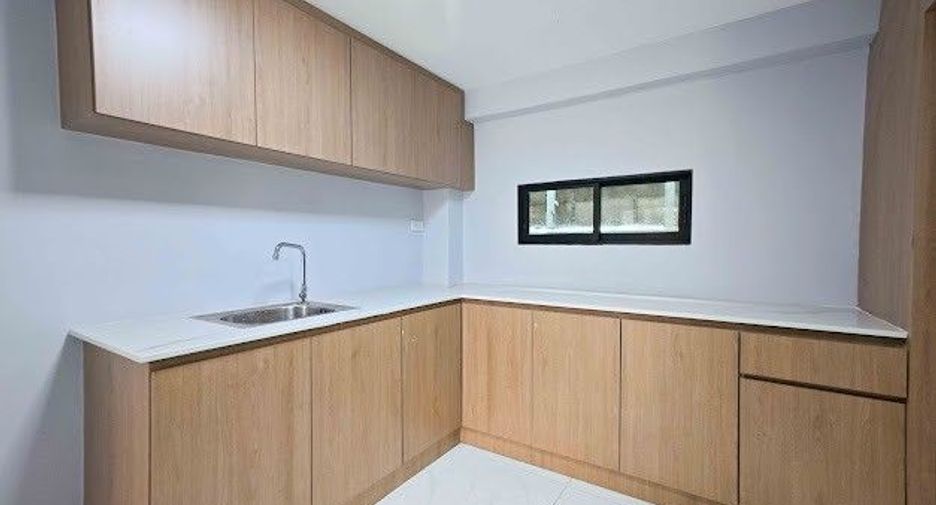 For sale retail Space in Bang Phlat, Bangkok