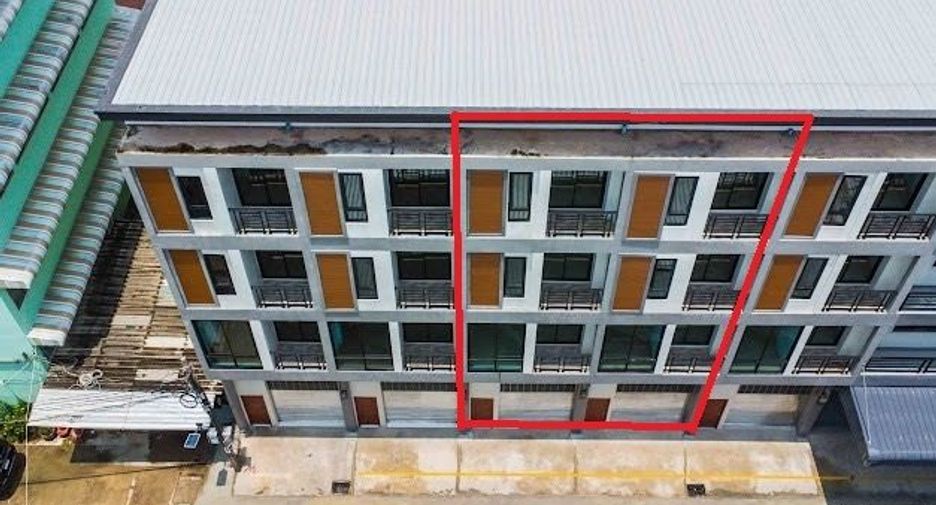 For sale retail Space in Bang Phlat, Bangkok