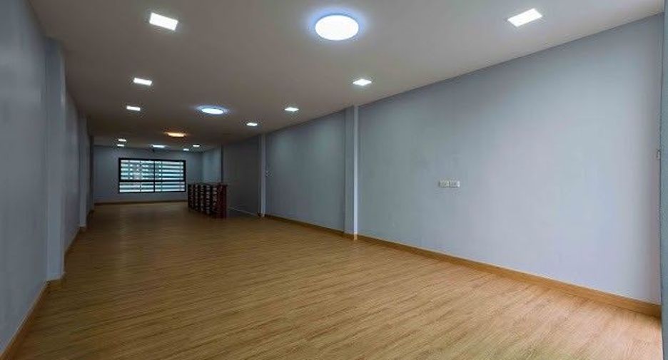 For sale retail Space in Bang Phlat, Bangkok