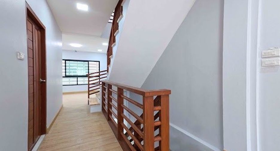 For sale retail Space in Bang Phlat, Bangkok