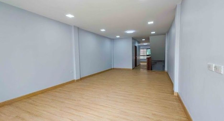 For sale retail Space in Bang Phlat, Bangkok