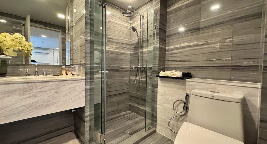 Condo en alquiler de 3 habitaciones en Watthana, Bangkok