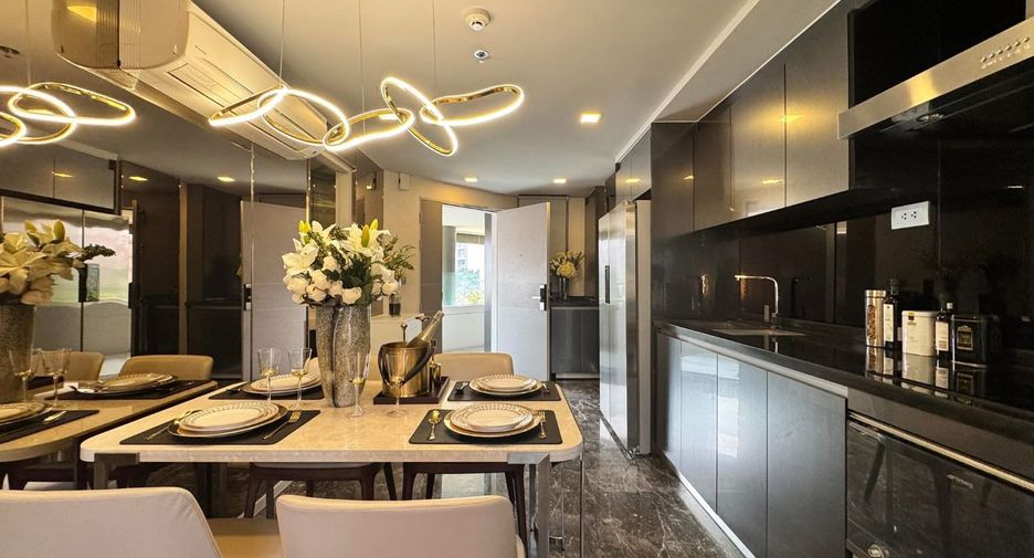 Condo en alquiler de 3 habitaciones en Watthana, Bangkok