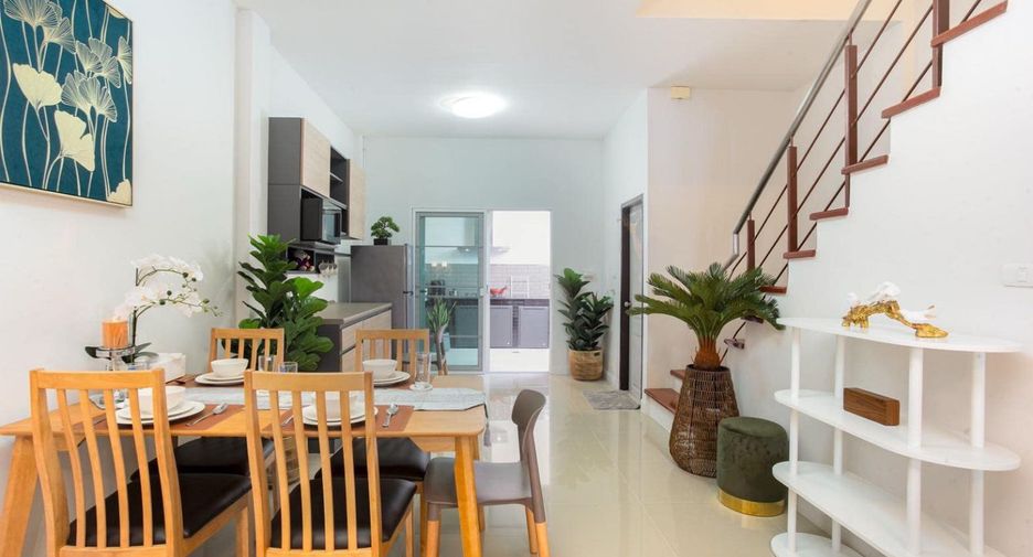 For rent 3 bedrooms townhouse in Mueang Chiang Mai, Chiang Mai