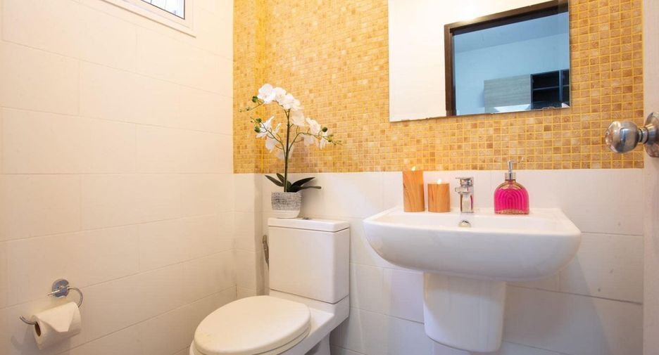 For rent 3 bedrooms townhouse in Mueang Chiang Mai, Chiang Mai