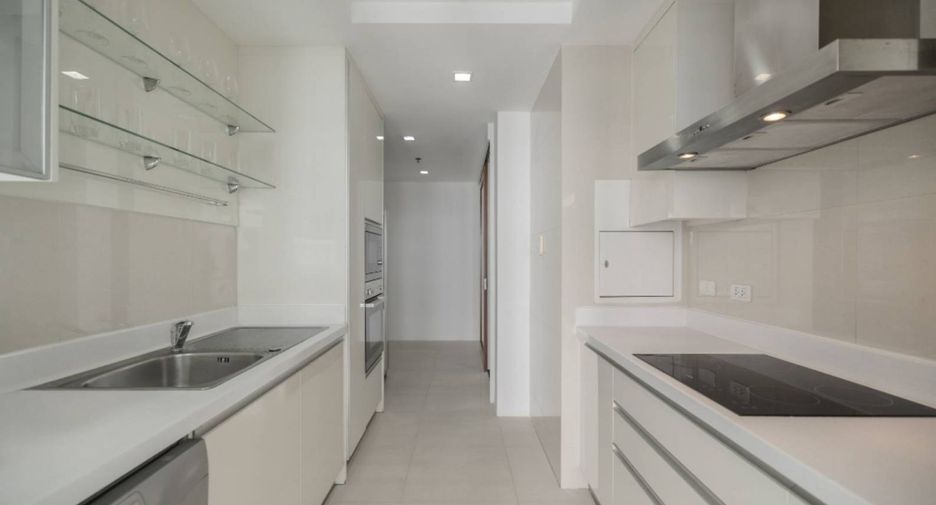 Condo en alquiler de 3 habitaciones en Khlong Toei, Bangkok