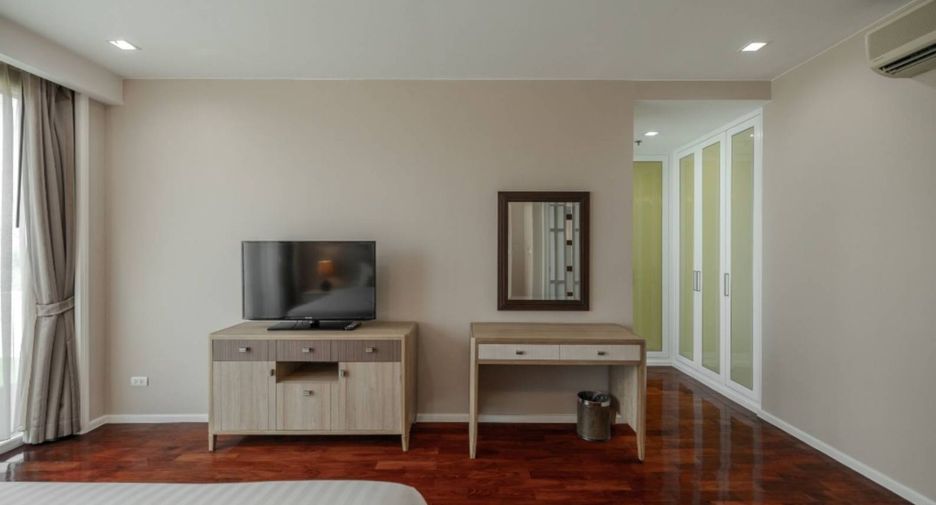 Condo en alquiler de 3 habitaciones en Khlong Toei, Bangkok
