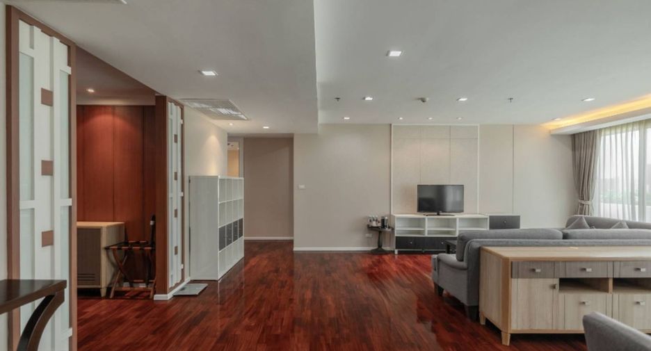 Condo en alquiler de 3 habitaciones en Khlong Toei, Bangkok