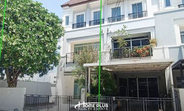 For sale 3 bed townhouse in Saphan Sung, Bangkok