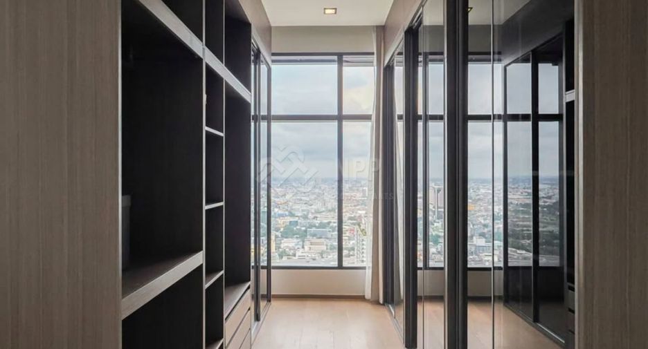 For sale 3 ベッドルーム condo in Ratchathewi, Bangkok
