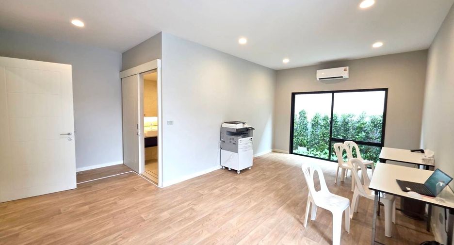 For sale 4 bedrooms house in Mueang Samut Prakan, Samut Prakan