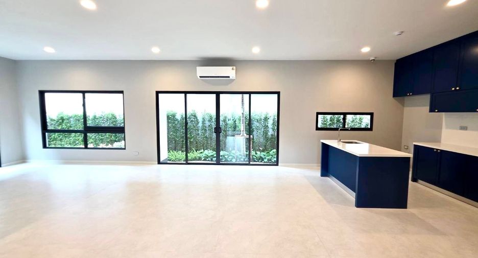 For sale 4 bedrooms house in Mueang Samut Prakan, Samut Prakan