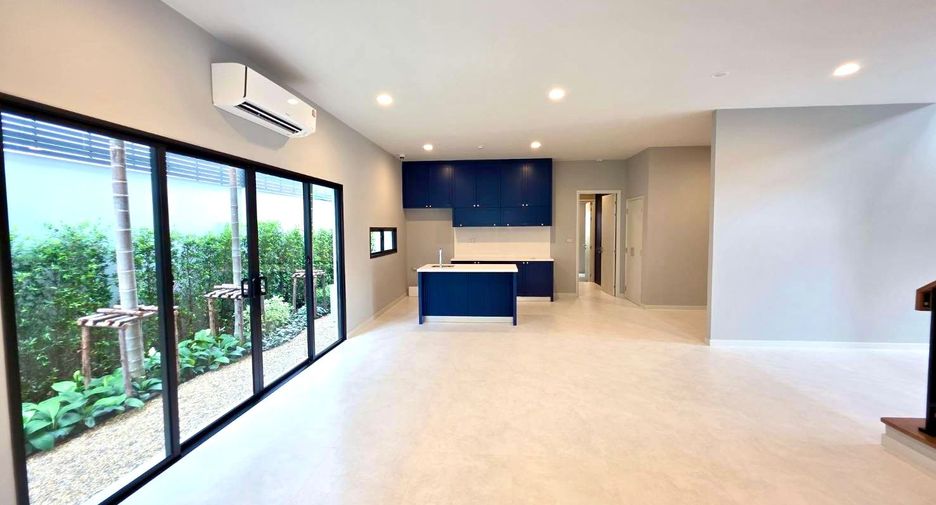 For sale 4 bedrooms house in Mueang Samut Prakan, Samut Prakan