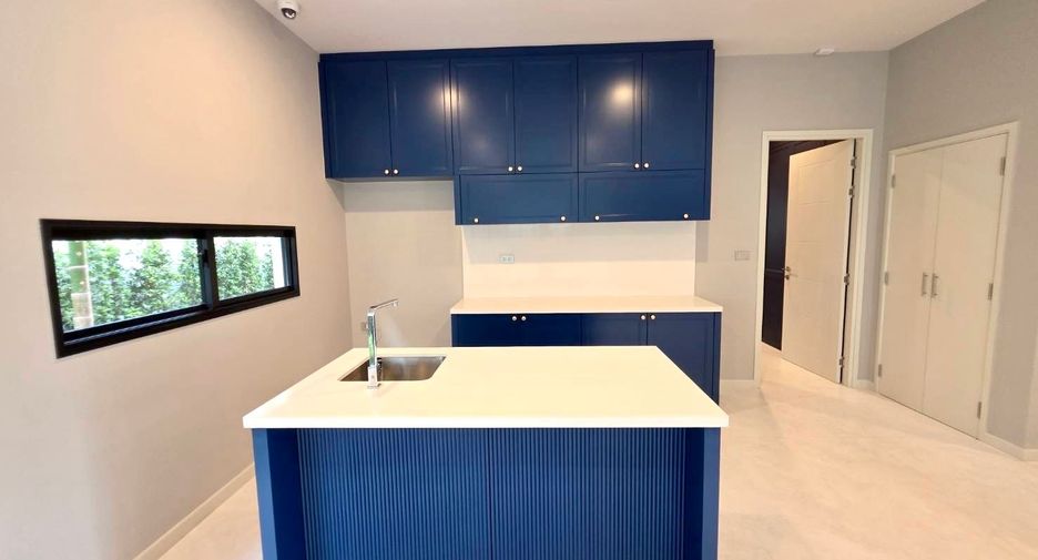 For sale 4 bedrooms house in Mueang Samut Prakan, Samut Prakan