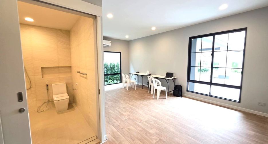 For sale 4 bedrooms house in Mueang Samut Prakan, Samut Prakan