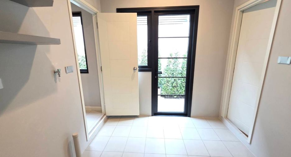 For sale 4 bedrooms house in Mueang Samut Prakan, Samut Prakan