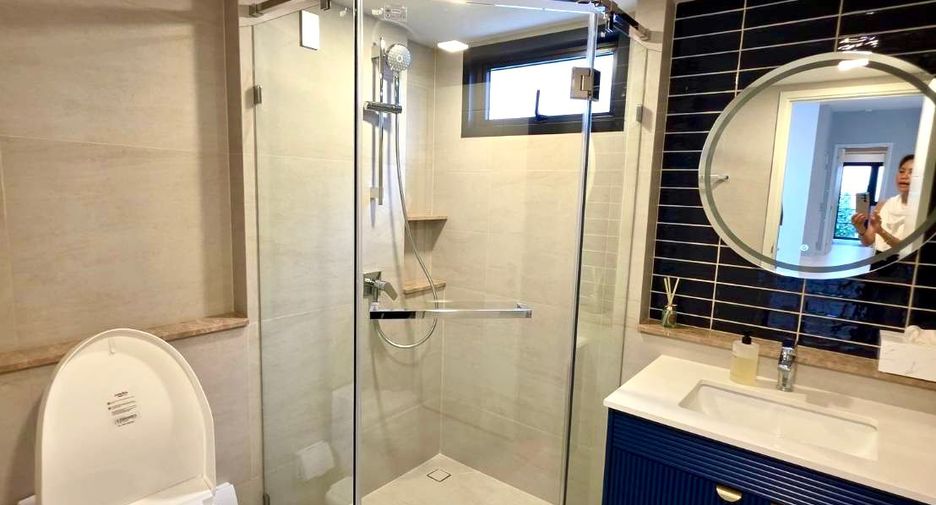 For sale 4 bedrooms house in Mueang Samut Prakan, Samut Prakan