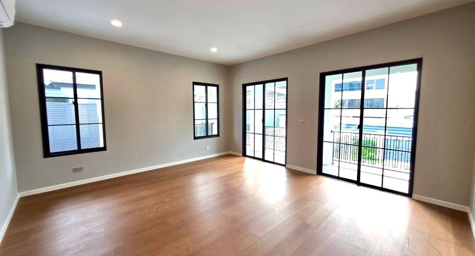 For sale 4 bedrooms house in Mueang Samut Prakan, Samut Prakan