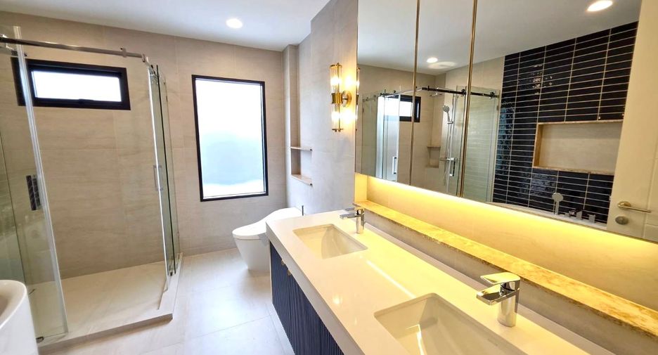 For sale 4 bedrooms house in Mueang Samut Prakan, Samut Prakan