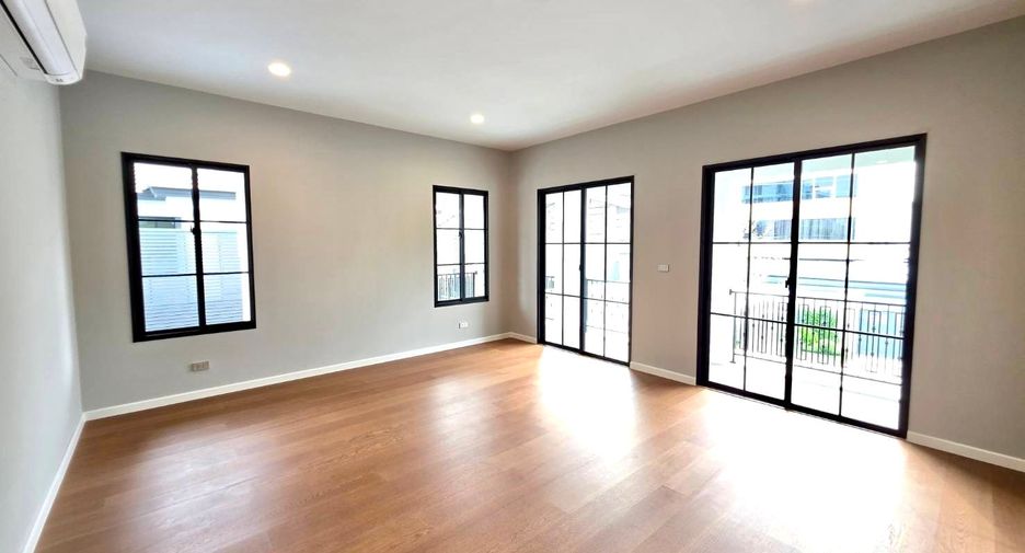 For sale 4 bedrooms house in Mueang Samut Prakan, Samut Prakan