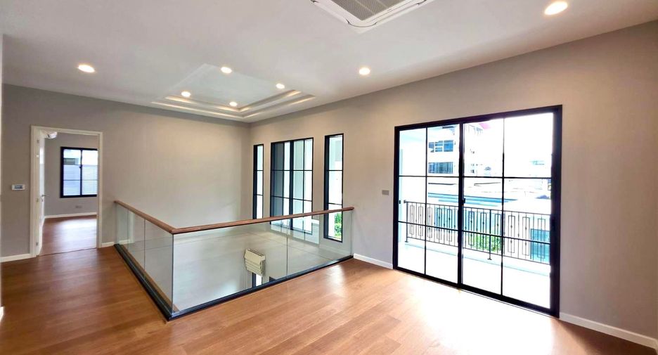 For sale 4 bedrooms house in Mueang Samut Prakan, Samut Prakan