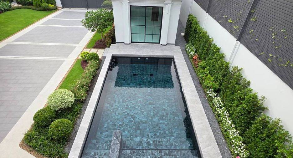For sale 4 bedrooms house in Mueang Samut Prakan, Samut Prakan