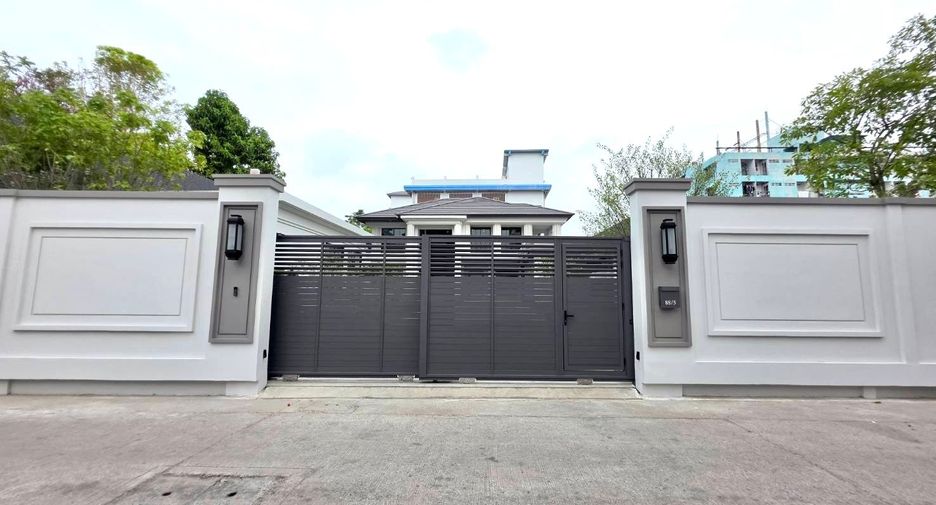 For sale 4 bedrooms house in Mueang Samut Prakan, Samut Prakan