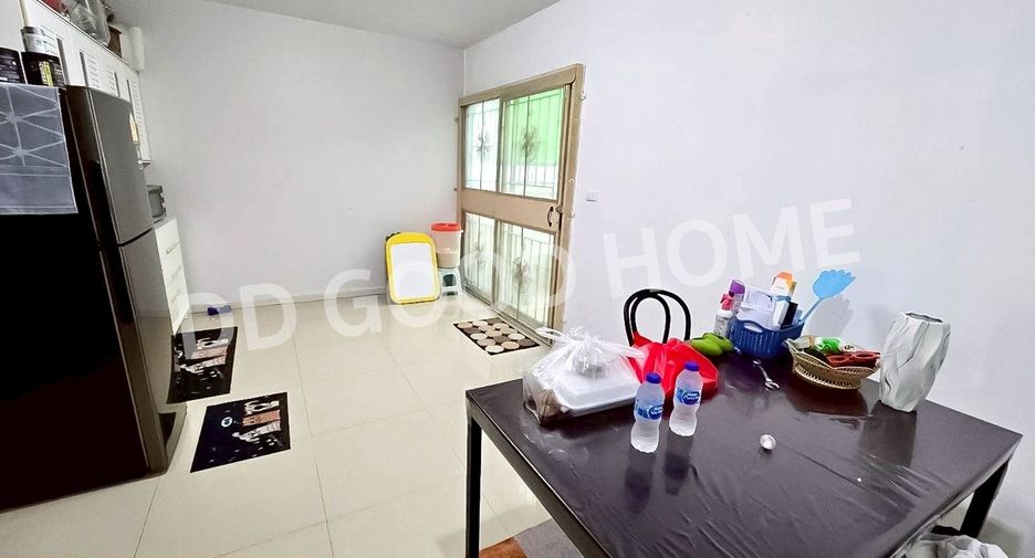 À vendre 3 chambres maison de ville à Bang Lamung, Chonburi