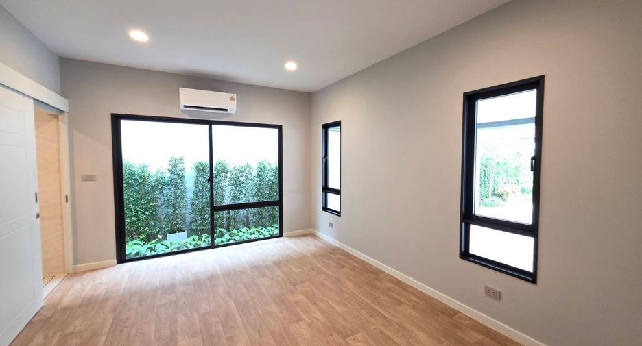 For sale 4 bedrooms house in Mueang Samut Prakan, Samut Prakan