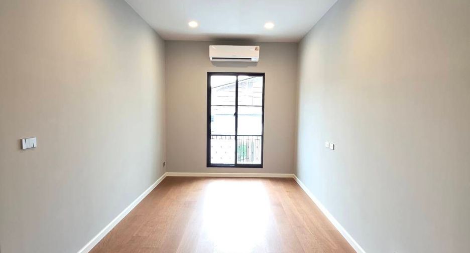 For sale 4 bedrooms house in Mueang Samut Prakan, Samut Prakan