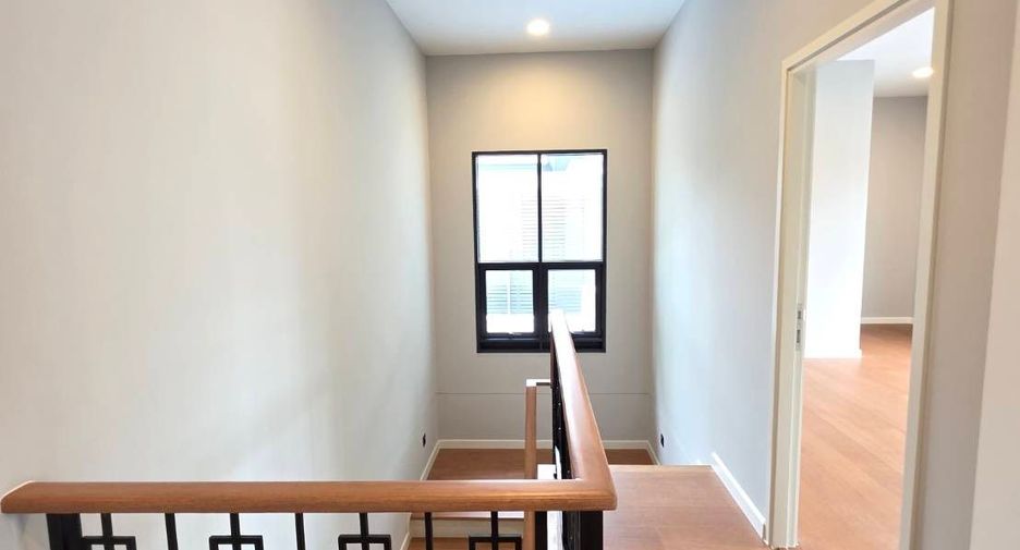 For sale 4 bedrooms house in Mueang Samut Prakan, Samut Prakan