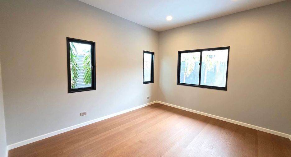 For sale 4 bedrooms house in Mueang Samut Prakan, Samut Prakan