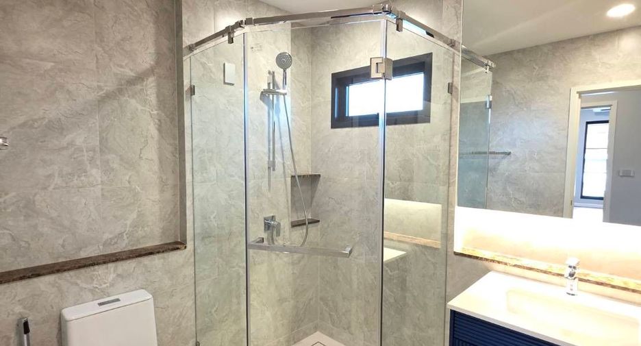 For sale 4 bedrooms house in Mueang Samut Prakan, Samut Prakan