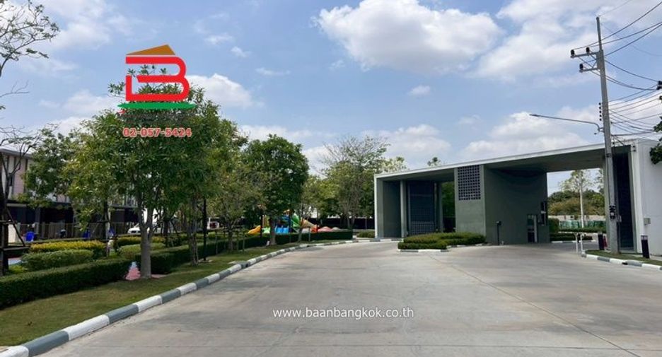 出售 2 卧室 联排别墅 在 Sam Khok, Pathum Thani