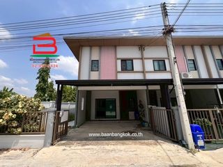 For sale 2 bed townhouse in Sam Khok, Pathum Thani