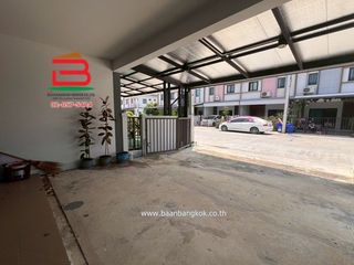 For sale 2 bed townhouse in Sam Khok, Pathum Thani