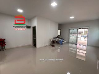 For sale 2 bed townhouse in Sam Khok, Pathum Thani