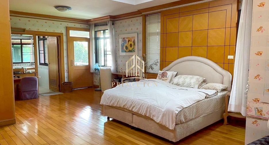 For sale 3 bedrooms house in Khan Na Yao, Bangkok
